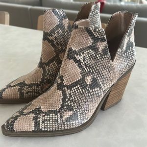 Vince Camuto Bootie